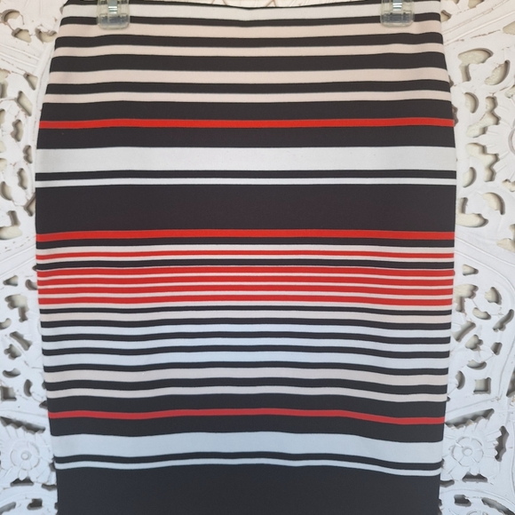 Stripy red and black skirt - Picture 2 of 3